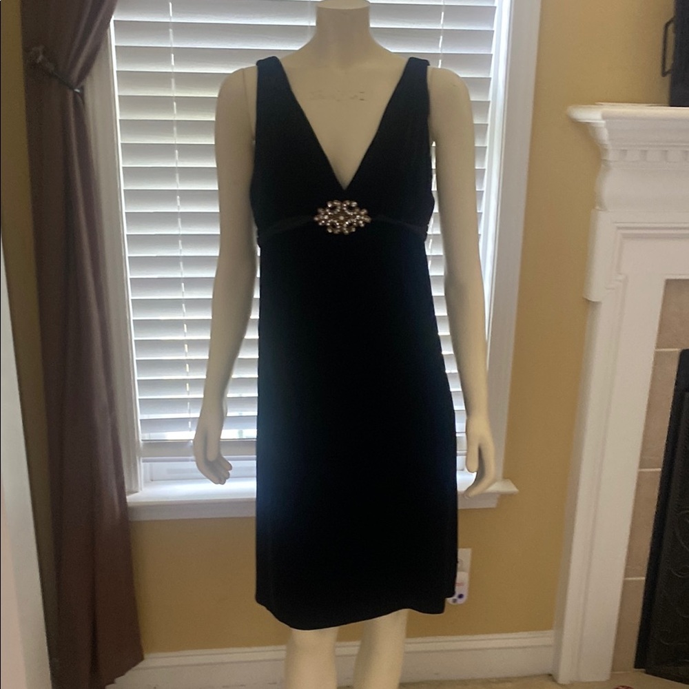 NWT Laundry by Shelli Segal womens 6 Elegant Black Velvet Sleeveless Dress $265